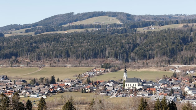 Zu fünft waren die Mountainbiker in Thalgau unterwegs, als zwei von ihnen von einem Auto erfasst ...