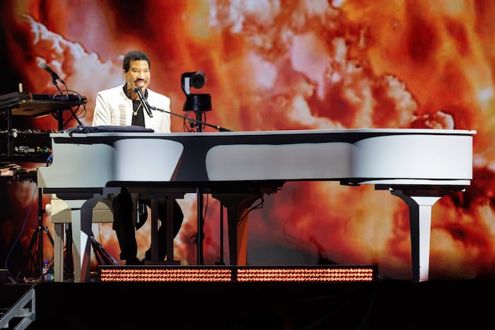 Wenn es für Lionel Richie ans Piano ging, dann meist, um Klassiker der Commodores zum Besten zu ...