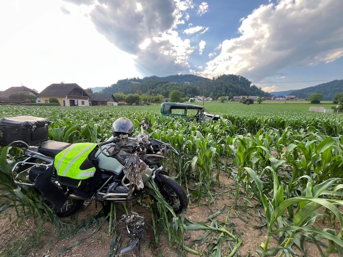 An beiden Fahrzeugen entsatnd ein Totalschaden