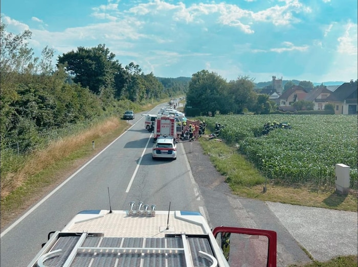 Mit fünf Fahrzeugen rückten die FF Griffen und Enzelsdorf an.