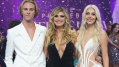 Heidi Klum mit ihren strahlenden Siegern Moritz und Daniela. Sie sind die „Topmodels“ der ...