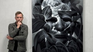 Lukas Johannes Aigner bezieht mit seinen floralen Gemälden eine einzigartige Position in ...