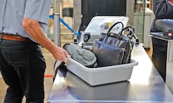 Beim Handgepäck kassieren Fluggesellschaften gerne ab.