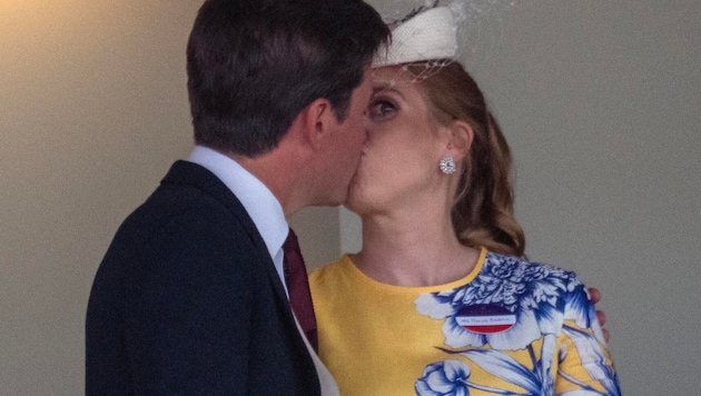 Prinzessin Beatrice und Ehemann Edoardo Mapelli Mozzi küssten sich beim Royal Ascot. Eine ...