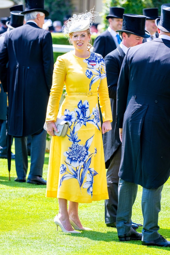 Die Prinzessin zeigte sich in einem farbenfrohen Look von Monique Lhuillier.