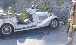 Der Oldtimer wurde stark in Mitleidenschaft gezogen.