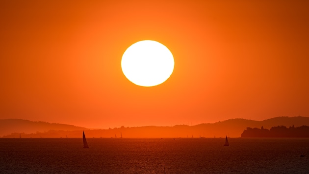 Der Lauf der Sonne beeinflusst, wie wir leben. Am Tag der Sommersonnenwende ist die Nacht am ...