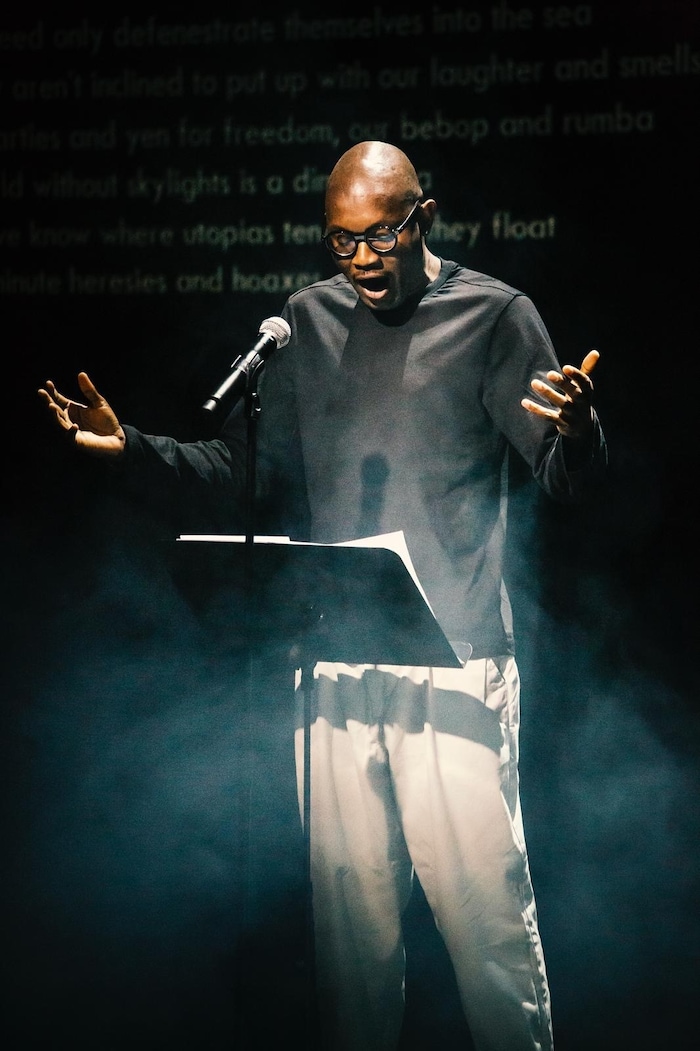 Für seine lebhaften Performances ist Mwanza Mujila bekannt