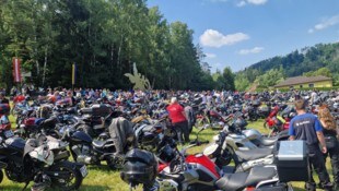 Mehr als 700 Motorräder, Trikes und Quads befanden sich auf der Pilgerwiese beim Motorradengel ...