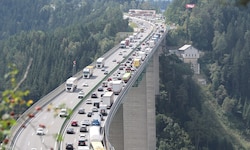 Der Verkehr über den Brenner wird jährlich mehr, der Brenner Basistunnel soll Abhilfe ...