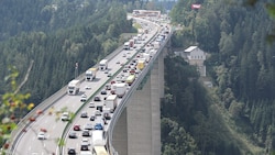 Der Verkehr über den Brenner wird jährlich mehr, der Brenner Basistunnel soll Abhilfe ...