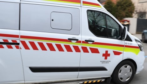 Insgesamt vier Personen mussten am Montag nach Autoabstürzen ins Krankenhaus gebracht werden.