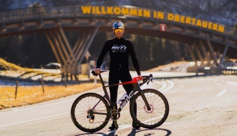 Benjamin Karl radelt 1200 Kilometer durch die Alpen. Wenn geschlafen wird, dann im Freien.