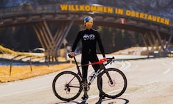 Benjamin Karl radelt 1200 Kilometer durch die Alpen. Wenn geschlafen wird, dann im Freien.