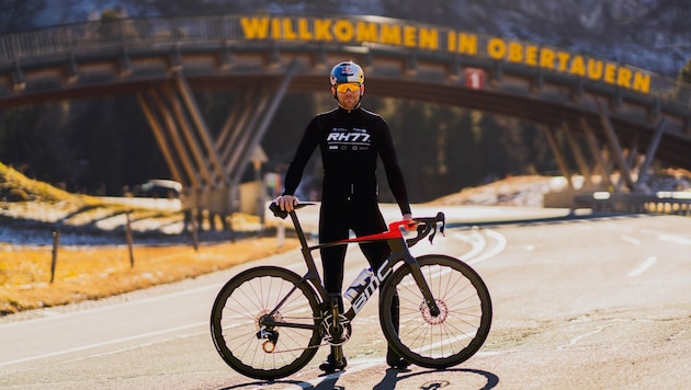 Benjamin Karl radelt 1200 Kilometer durch die Alpen. Wenn geschlafen wird, dann im Freien.