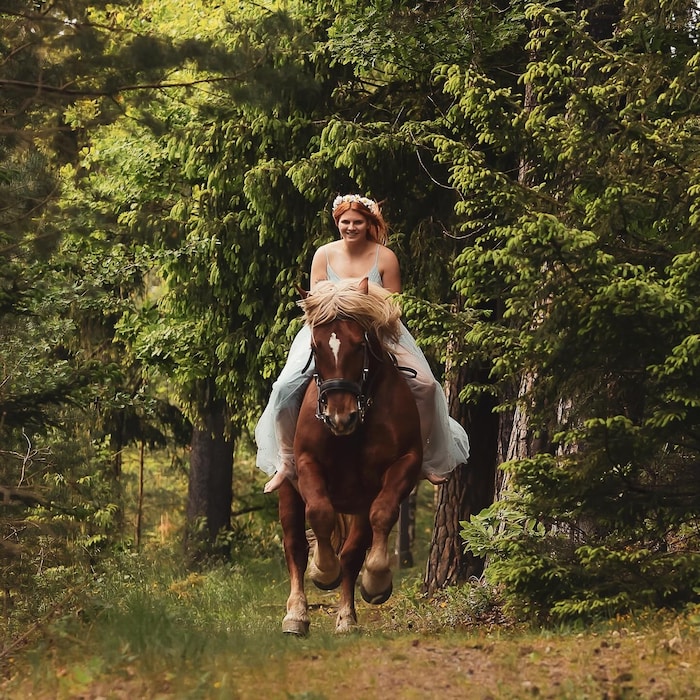 Veronika Aigner liebt das Reiten mit den Norika-Pferden der Familie.