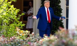 US-Staatschef Donald Trump verließ das Weiße Haus über das Wochenende – und versucht, sich beim ...