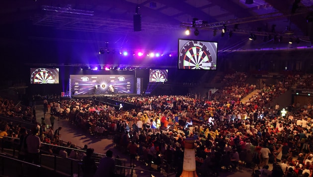 Die Darts-Gala in der Salzburg Arena lockte die Massen an.
