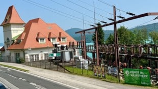 Das Krafthaus wurde nach den Plänen von Franz Baumgartner im Wörtherseestil errichtet.