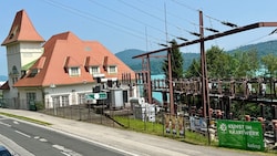 Das Krafthaus wurde nach den Plänen von Franz Baumgartner im Wörtherseestil errichtet.