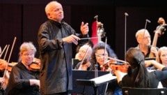 Thomas Zehetmair spielte nicht nur Geige sondern dirigierte auch das Festspiel-Orchester