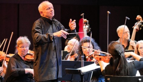 Thomas Zehetmair spielte nicht nur Geige sondern dirigierte auch das Festspiel-Orchester