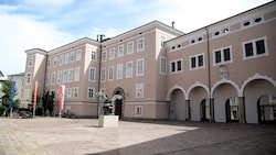 Der Chiemseehof ist Sitz der Landesregierung.