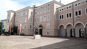 Der Chiemseehof ist Sitz der Landesregierung.