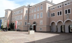 Der Chiemseehof ist Sitz der Landesregierung.