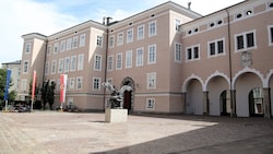 Der Chiemseehof ist Sitz der Landesregierung.