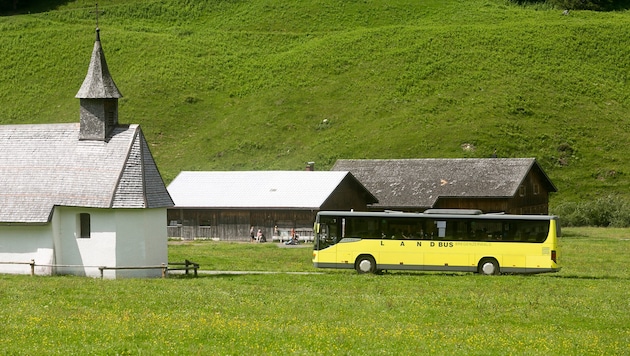 Ein Landbus des Vorarlberger Verkehrsverbundes.