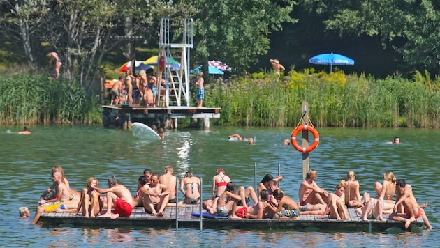 Viele Sonnenhungrige zieht es an herrlichen Sommertagen regelmäßig an den beliebten Lanser See