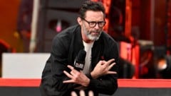 Stilvoller Abgang – als ihm die Fans sichtlich zu viel wurden, springt Jackman kurzerhand in ein ...