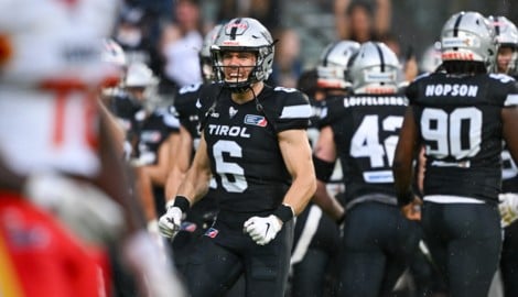Da freut sich Quarterback Adrian Platzgummer …