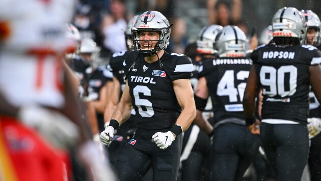 Da freut sich Quarterback Adrian Platzgummer …