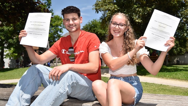 Geschafft! Maximilian Schiefer und Marina König jubeln über Matura und Pflege-Abschluss