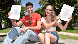 Geschafft! Maximilian Schiefer und Marina König jubeln über Matura und Pflege-Abschluss