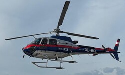 Aktuell kreist der Polizeihubschrauber über der Landeshauptstadt (Symbolbild).