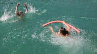 Für Erste Hilfe im Wasser gilt die ABCDE-Regel.