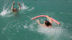 Für Erste Hilfe im Wasser gilt die ABCDE-Regel.