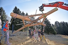 Die Krampusgruppe St. Michael beim Aufbau