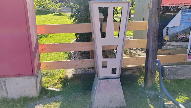 Der Automat musste von den Einsatzkräften fast ganz abmontiert werden.