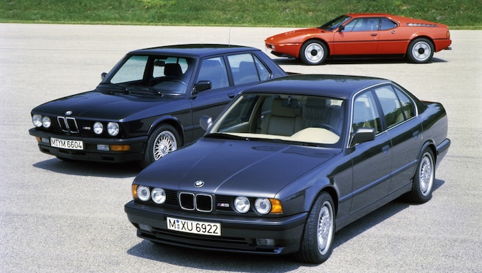 Der BMW M1 (oben im Bild) ist so etwas wie der Urvater des M5.