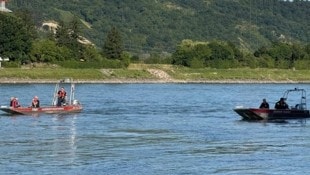 Eine junge Frau soll in die Donau zum Schwimmen gegangen sein. Von ihr fehlt bislang jede Spur.
