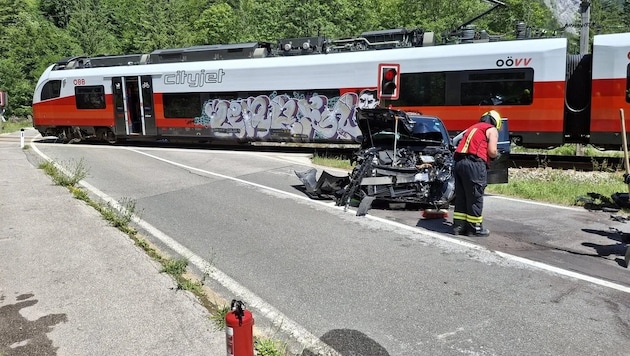 Das Mietauto wurde völlig zerstört.