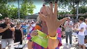 Verlobungs-Überraschung im ZDF-„Fernsehgarten“ – Kiwi zeigt ihren Ring