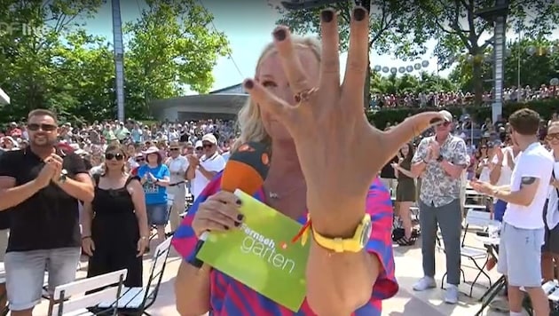 Verlobungs-Überraschung im ZDF-„Fernsehgarten“ – Kiwi zeigt ihren Ring