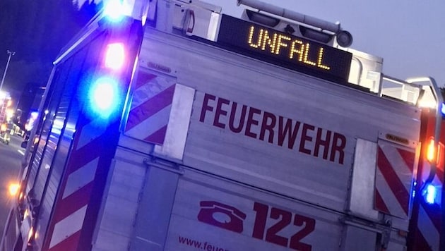 Vier Feuerwehren stehen im Einsatz (Symbolbild).