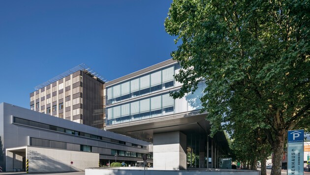 Die Älplerin wird derzeit am Krankenhaus Dornbirn behandelt.