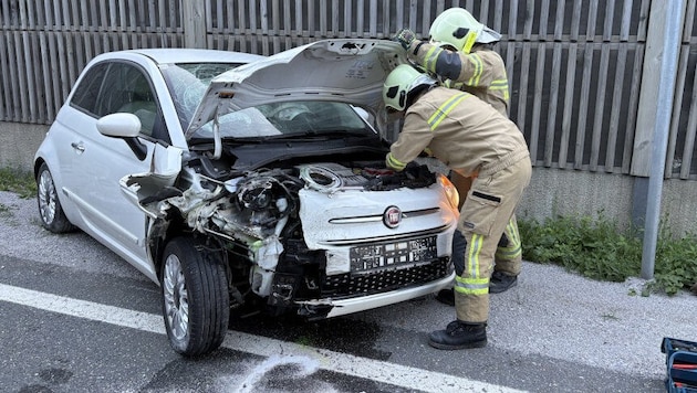 In einem weißen Fiat krachte die Wienerin in die Lärmschutzwand.